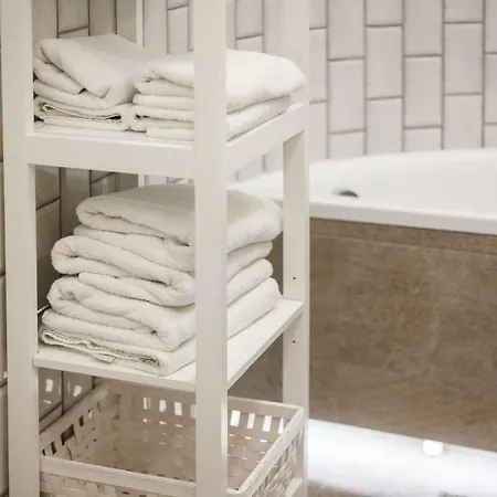 #stayhere 3bdr Modern & Stylish - Heart Of Old Town By Houseys Apartman *